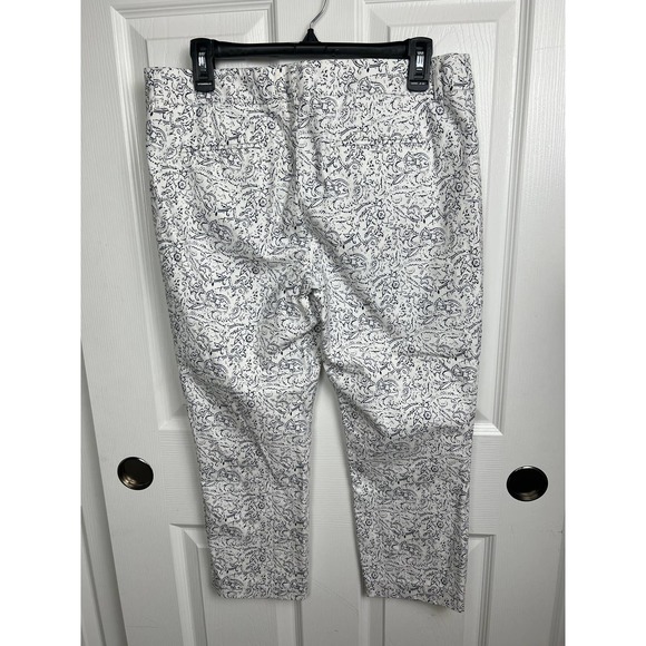 Adrienne Vittadini Floral Navy White Cropped White & Off Navy Pants Size 10 - Picture 3 of 7